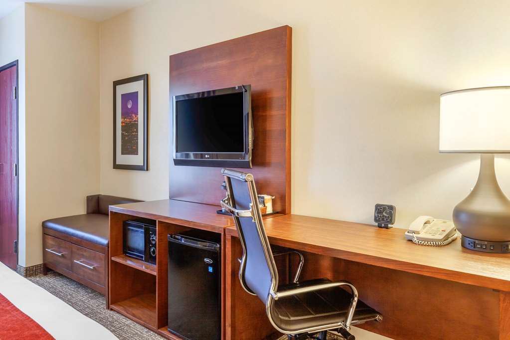 Comfort Suites Glendale State Farm Stadium Area - photo 24