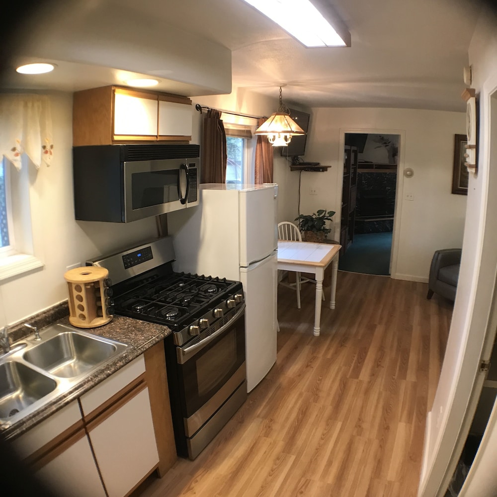 7 Gables Inn & Suites - photo 33