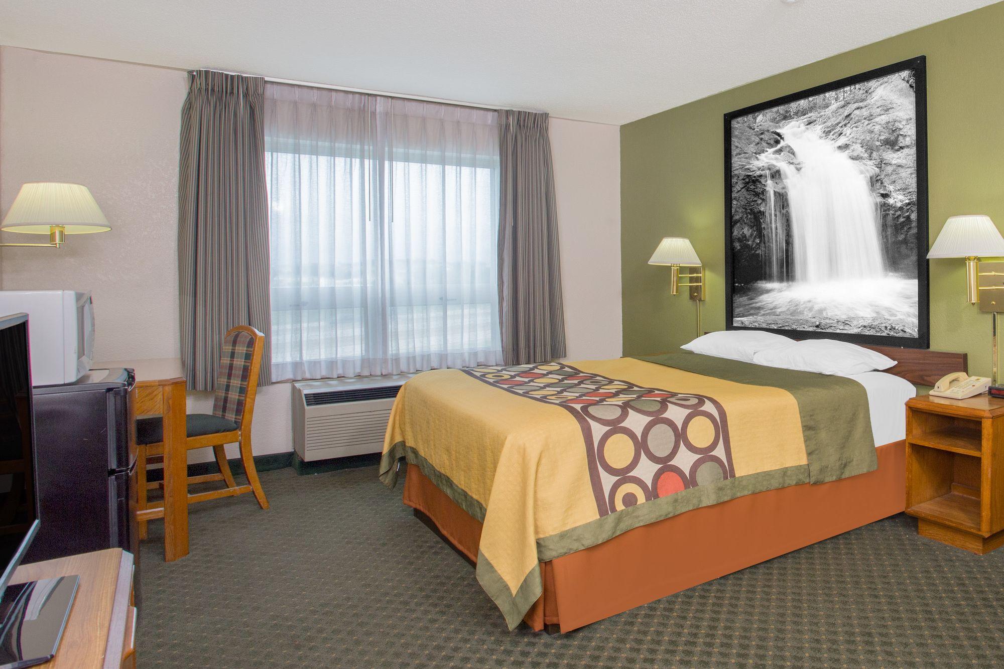 Super 8 by Wyndham Madison East - photo 5