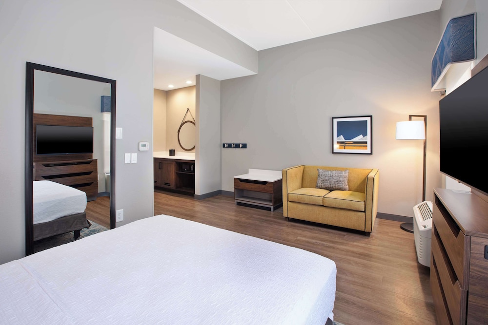 Hampton Inn & Suites Spartanburg I 26 Westgate Mall - photo 10