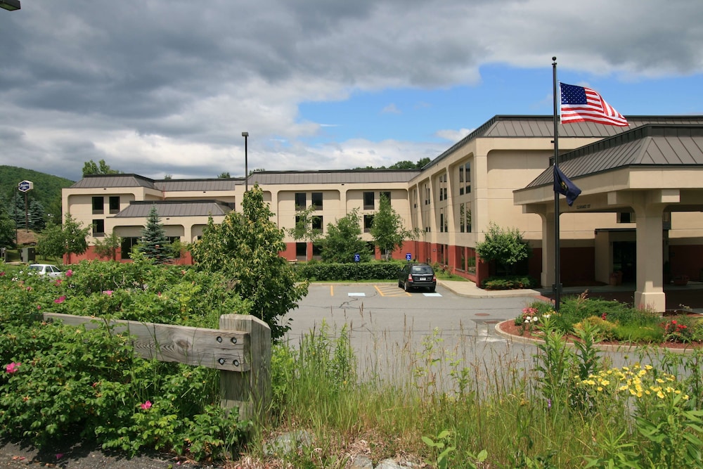 Hampton Inn White River Junction - photo 35