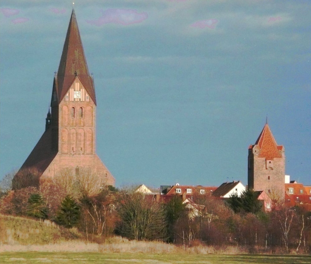 Hausboot in Barth am Barther Bodden — hotel in Barth