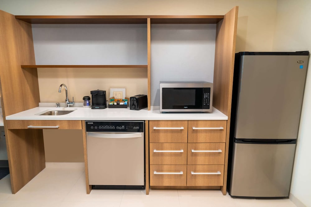 Home2 Suites by Hilton Bakersfield - photo 31