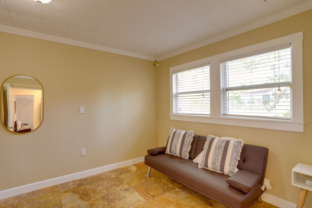 St Petersburg Vacation Rental Home w Pergola - photo 13