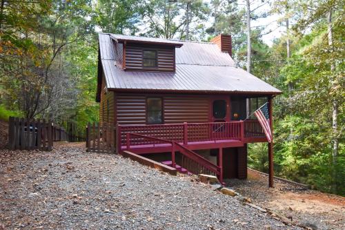 River's Creekside Cabin — 4-Star Luxury Hotel in Ellijay, United States