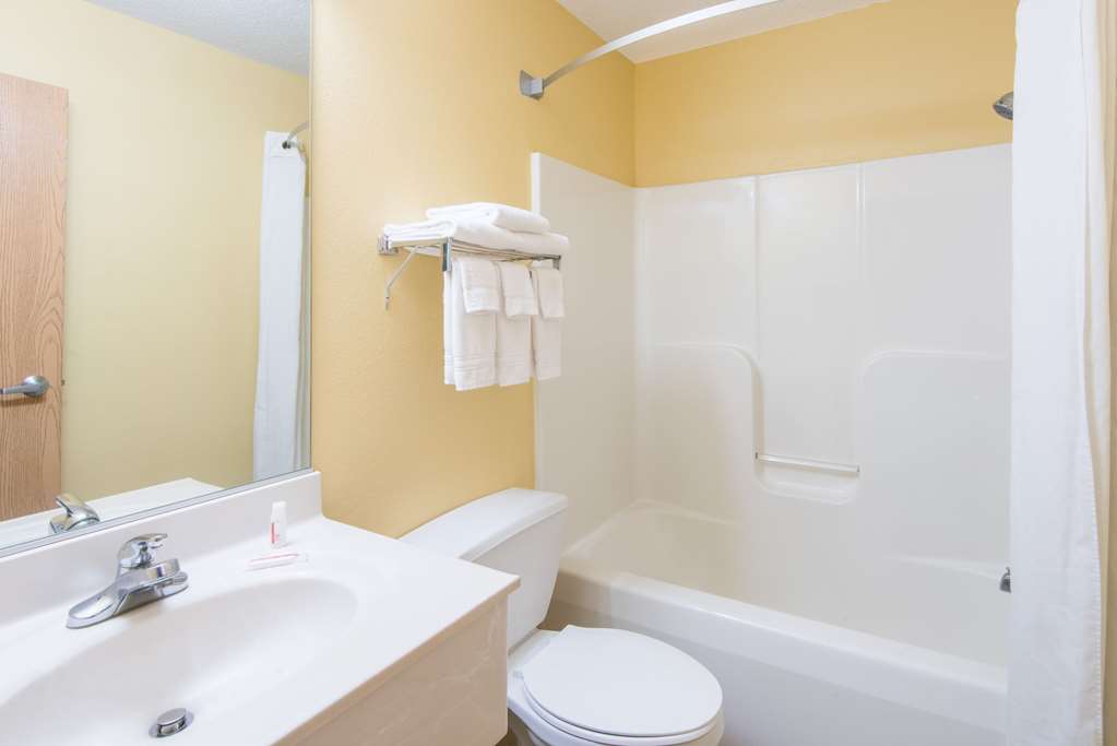 Super 8 by Wyndham Medina - photo 11