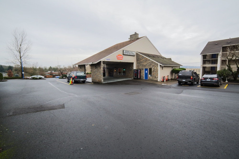 Sunnyside Inn & Suites - photo 105