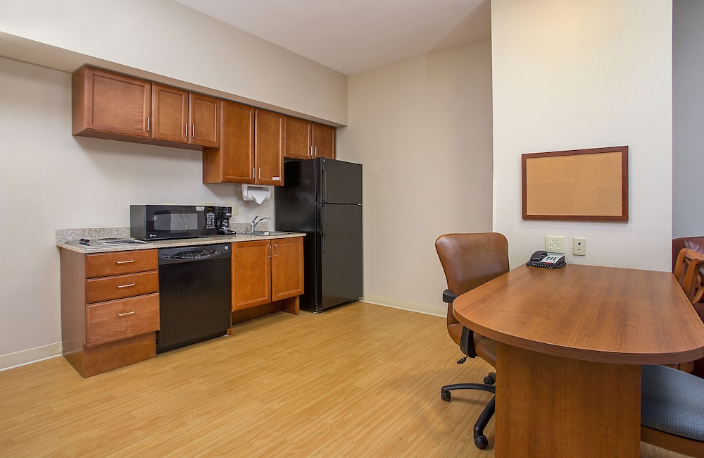Candlewood Suites Tuscaloosa by IHG - photo 36