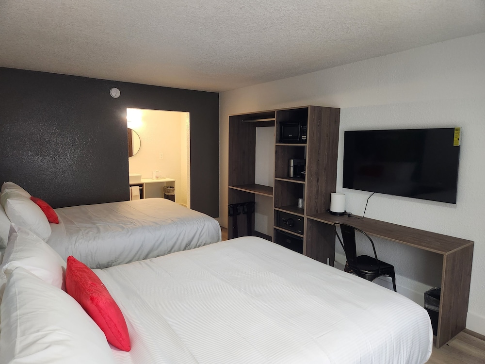 Baymont by Wyndham Jacksonville Airport - photo 4