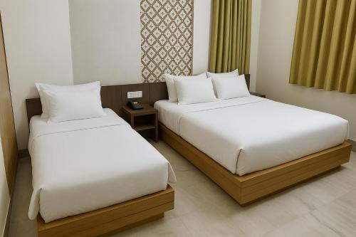 The Sky Comfort Hotel Shreenath 10 Meters from Shreenathji Temple in Nathdwara, India