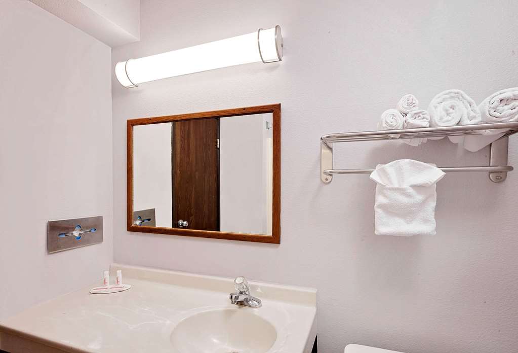 Super 8 by Wyndham Fayetteville - photo 13