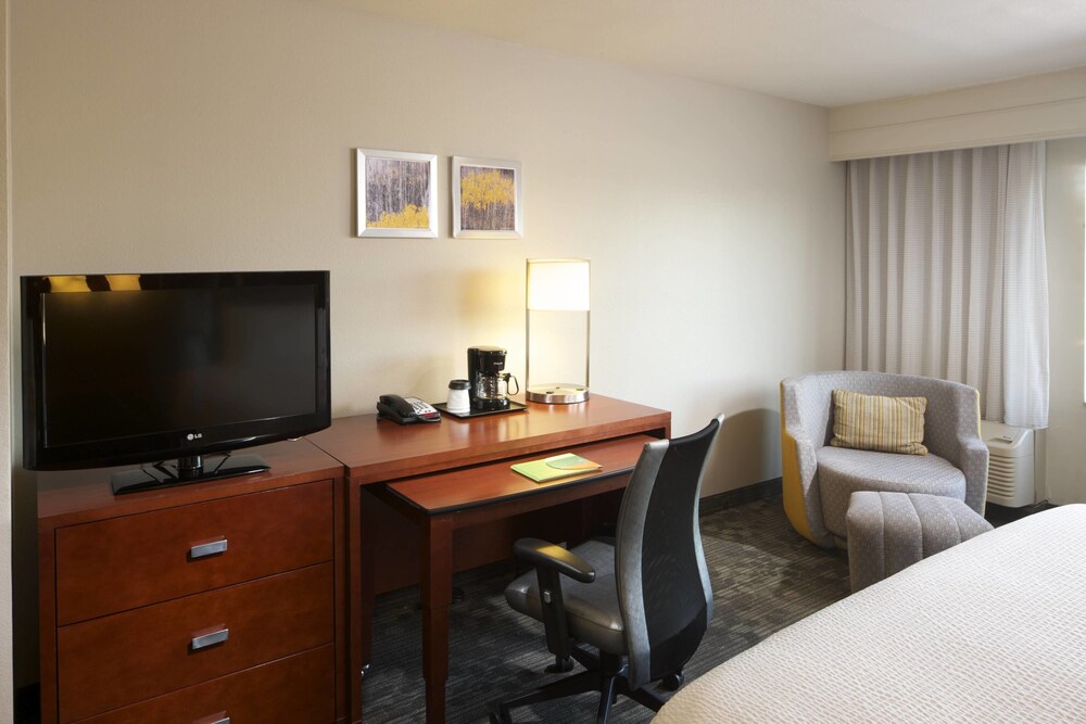 Courtyard by Marriott Brownsville - photo 20