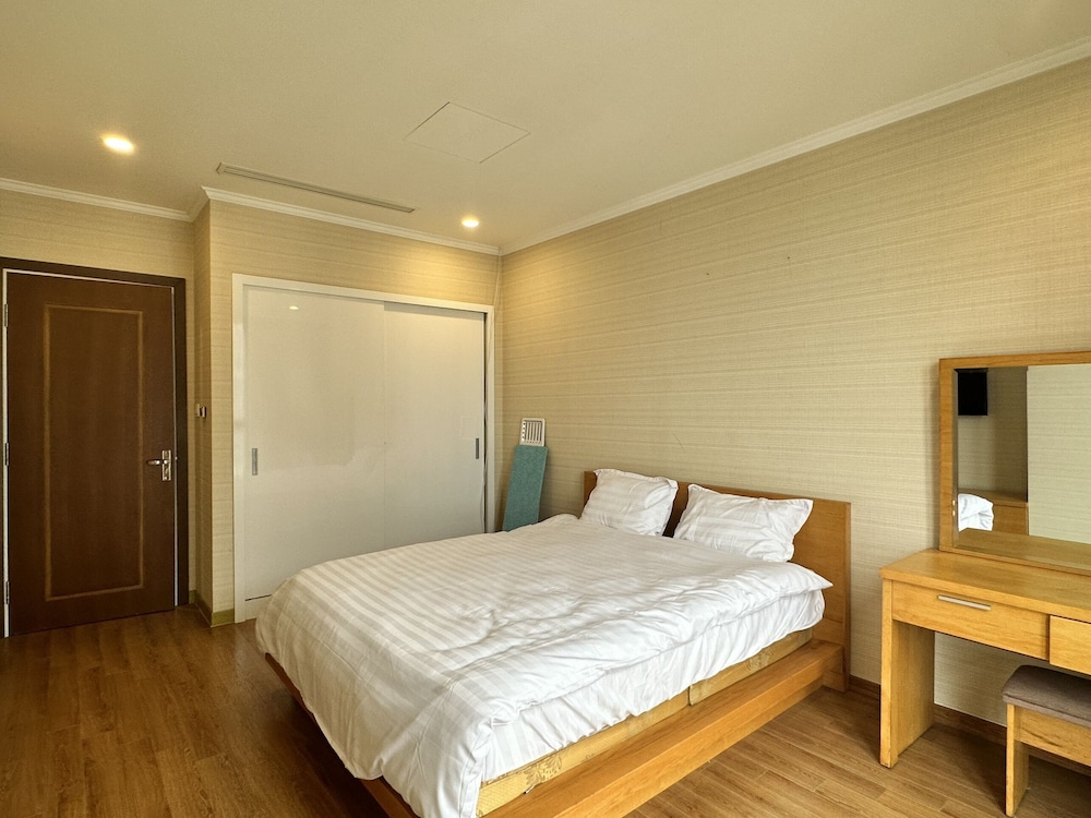 Vincom Royal City 72 Nguyen Trai Thanh Xuan Ha Noi — 4-Star Luxury Hotel in Hanoi, Vietnam
