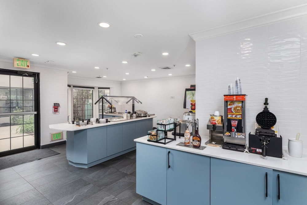 Staybridge Suites Madison East by IHG - photo 30
