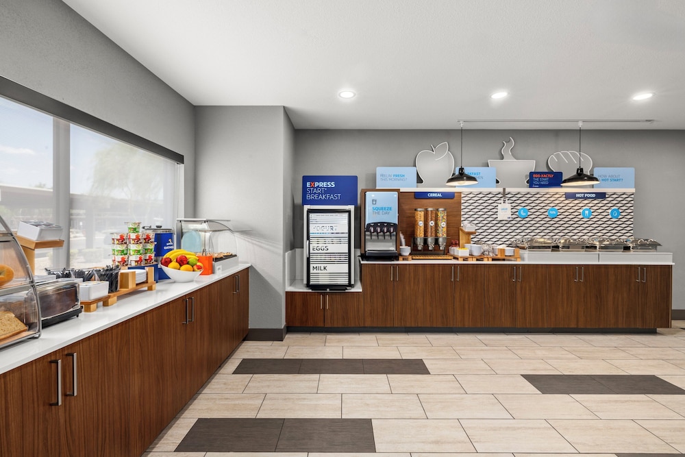 Holiday Inn Express & Suites Phoenix West Tolleson by IHG - photo 65