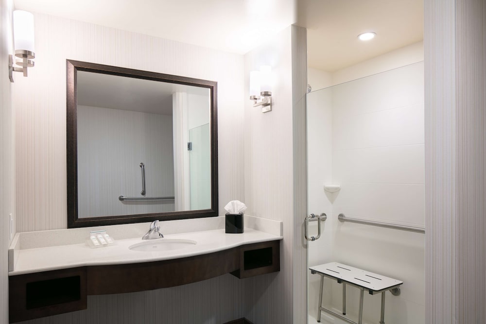 Hilton Garden Inn Bettendorf Quad Cities - photo 28