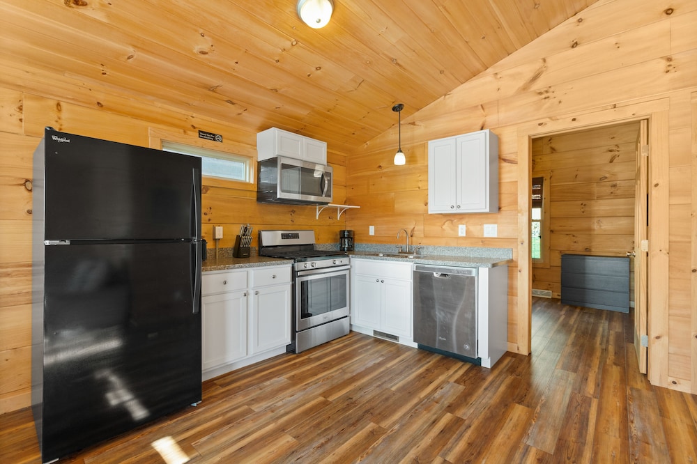 Edinboro Lake Resort Cabins - photo 16
