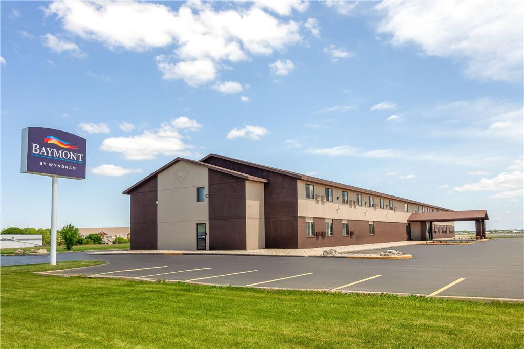 Baymont By Wyndham Oshkosh Airport — Oshkosh