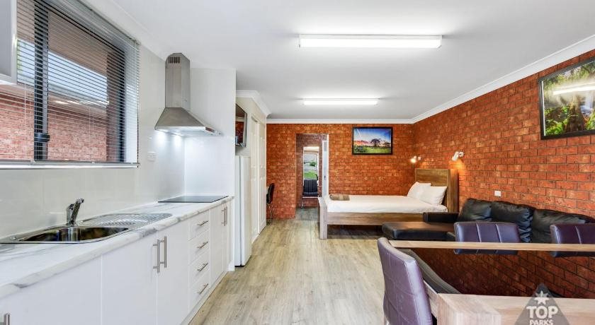 Fossicker Caravan Park in Glen Innes, Australia