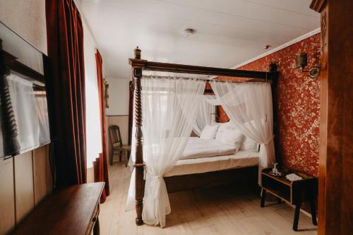 Altes Häusle am Waschbach Anno 1625 Ferienwohnungen und Doppelzimmer — 4-Star Luxury Hotel in Edenkoben, Germany