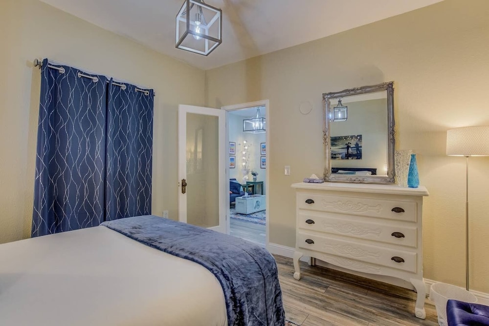 1BR Modern & Chic Bring Your Bikes and Dog - photo 6