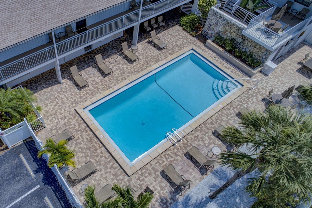 Siesta Sands Beach Resort 4th Floor With Elevator - photo 14