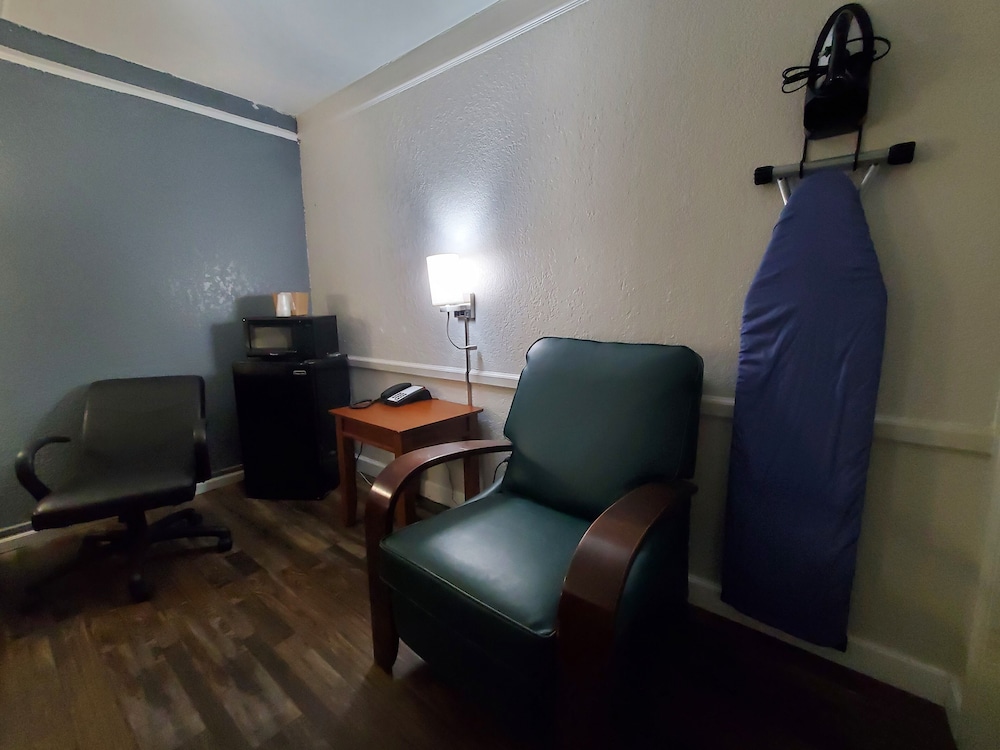 Relax Inn Little Rock - photo 17