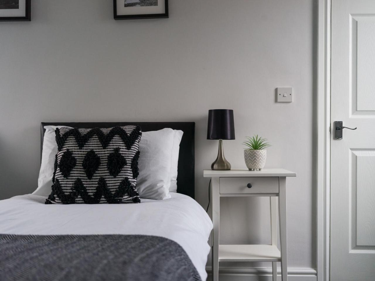 Hawthorn House Sleeps 4 Pet friendly Parking — Ashington — photo 2