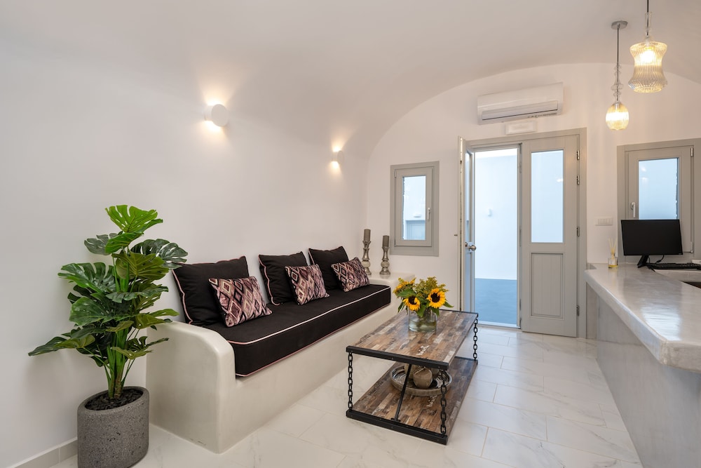Siete Mares Luxury Suites — Fira — photo 4