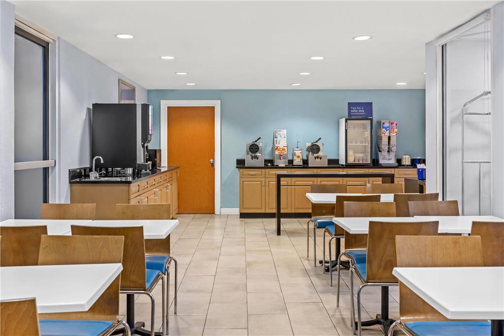 Days Inn by Wyndham Chattanooga Hamilton Place - photo 11