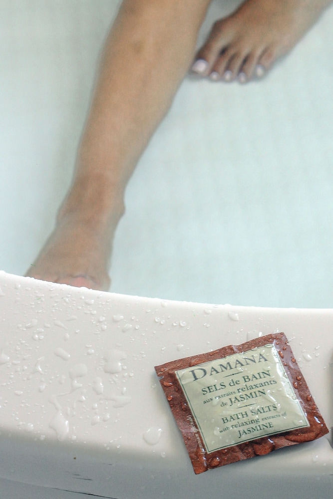 Bathroom amenities