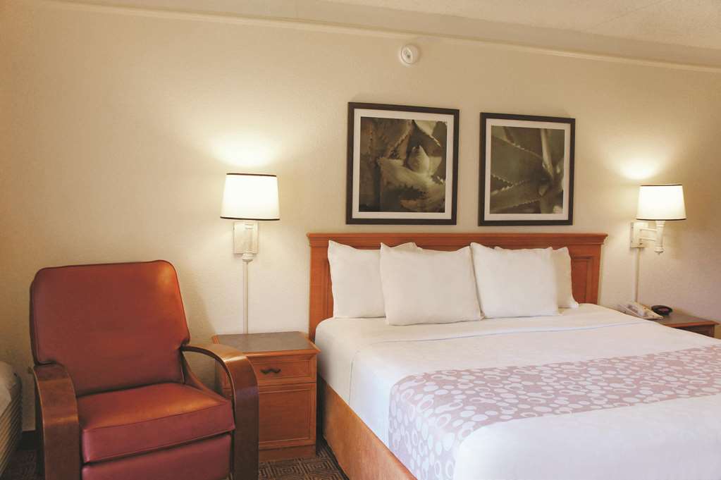Baymont by Wyndham Houston La Porte - photo 9