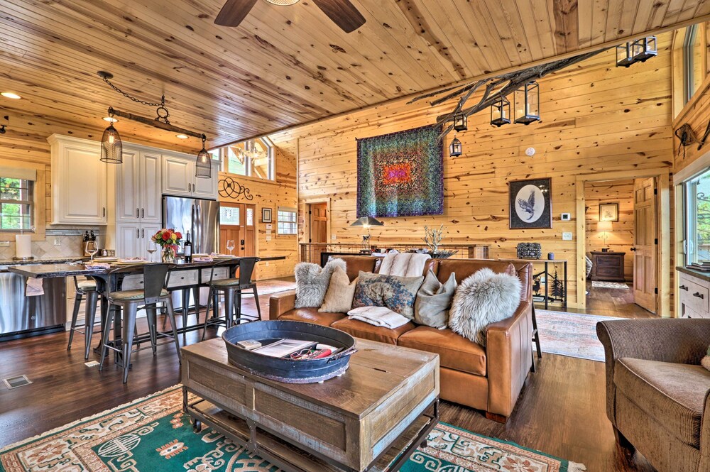 Woodsy Retreat with Fire Pit And Resort Amenities - photo 17