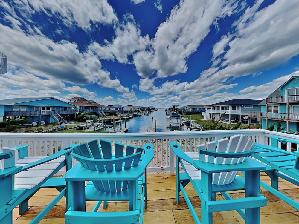 The Last Dollar Cottage by Topsail Realty — 4-Star Luxury Hotel in Holly Ridge, United States