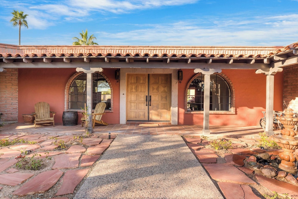 Charming 5BDR Hacienda w Pool Fire Pit Billiards La Casona by AvantStay - photo 49