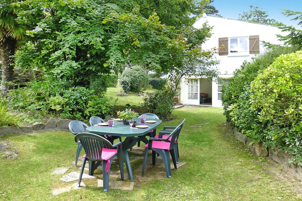 Holiday Home in Denneville Near Sandy Beach — 4-Star Luxury Hotel in Portbail, France