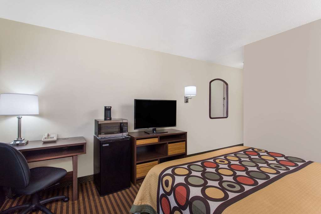 Super 8 by Wyndham Eau Claire I 94 - photo 7
