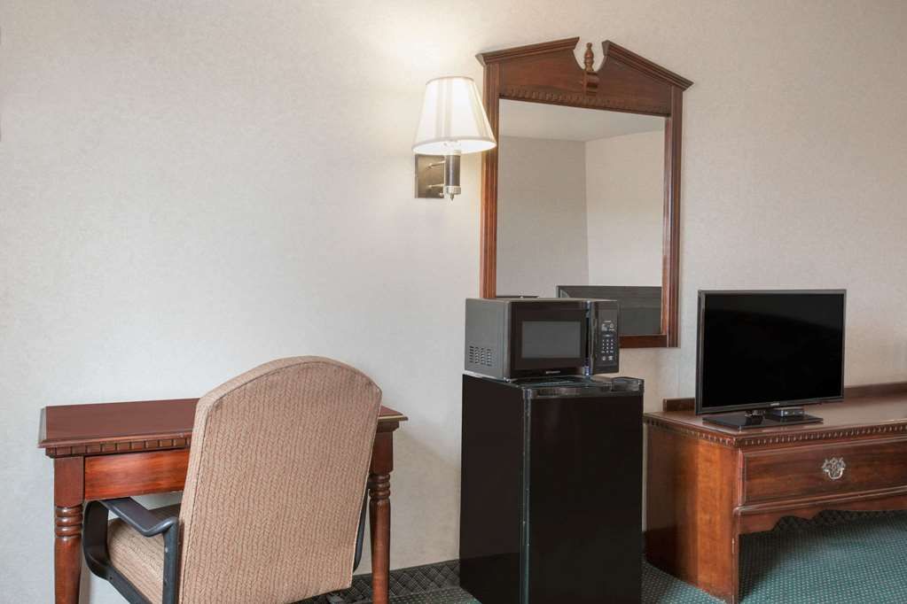 Budgetel Inn & Suites - photo 13