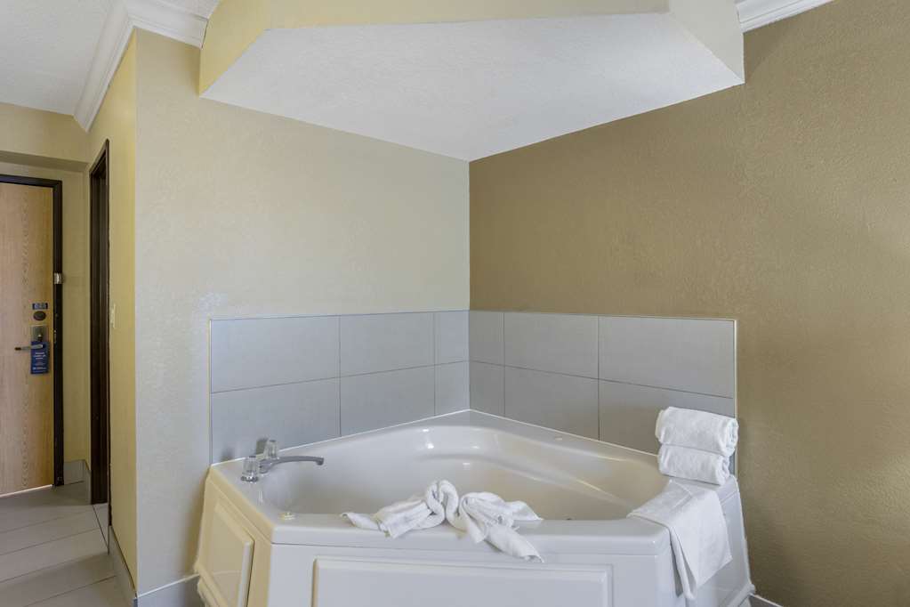 Best Western Harrisburg North Hotel - photo 30