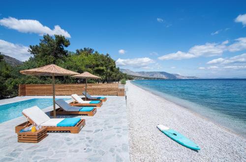 The Saronic Villa Jungle on the sea — 4-Star Luxury Hotel in Agioi Theodoroi, Greece