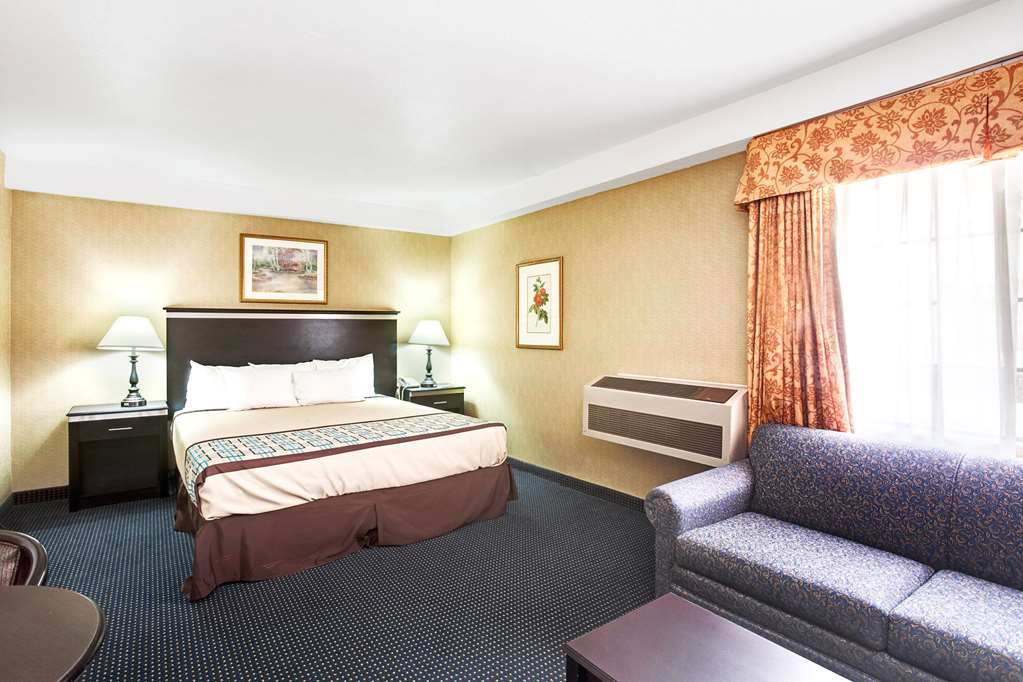 Days Inn & Suites by Wyndham Artesia - photo 19