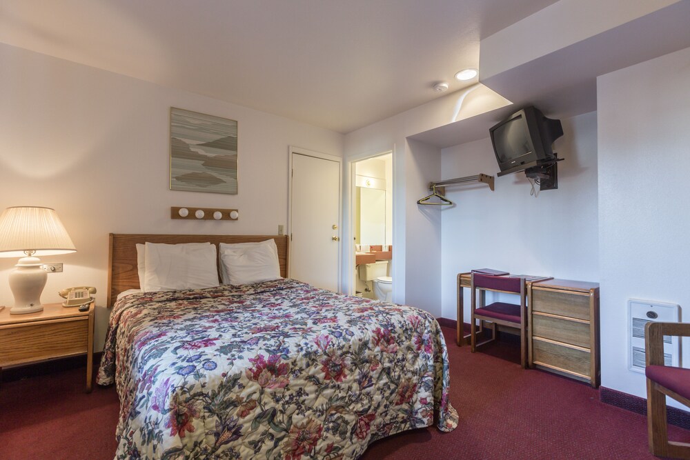 Cozy Cove Beachfront Resort Inn - photo 14