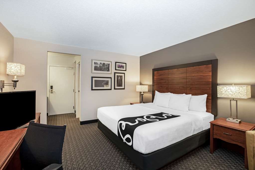 La Quinta Inn & Suites by Wyndham N Little Rock McCain Mall - photo 24