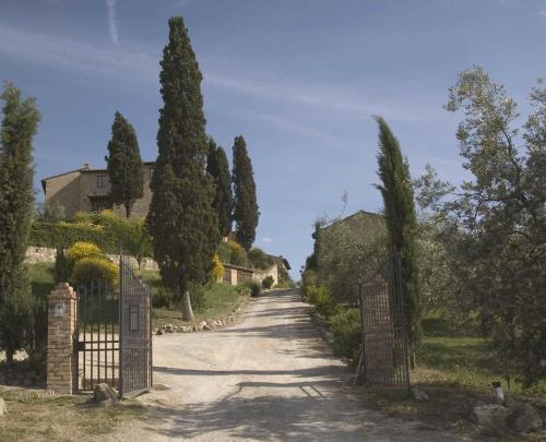 Casale Rosanna — 4-Star Luxury Hotel in San Gimignano, Italy