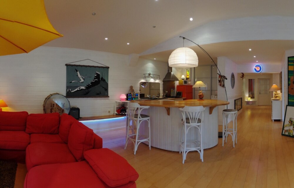 Holiday Home Passage Barathon Grands Pres — 4-Star Luxury Hotel in Montlucon, France