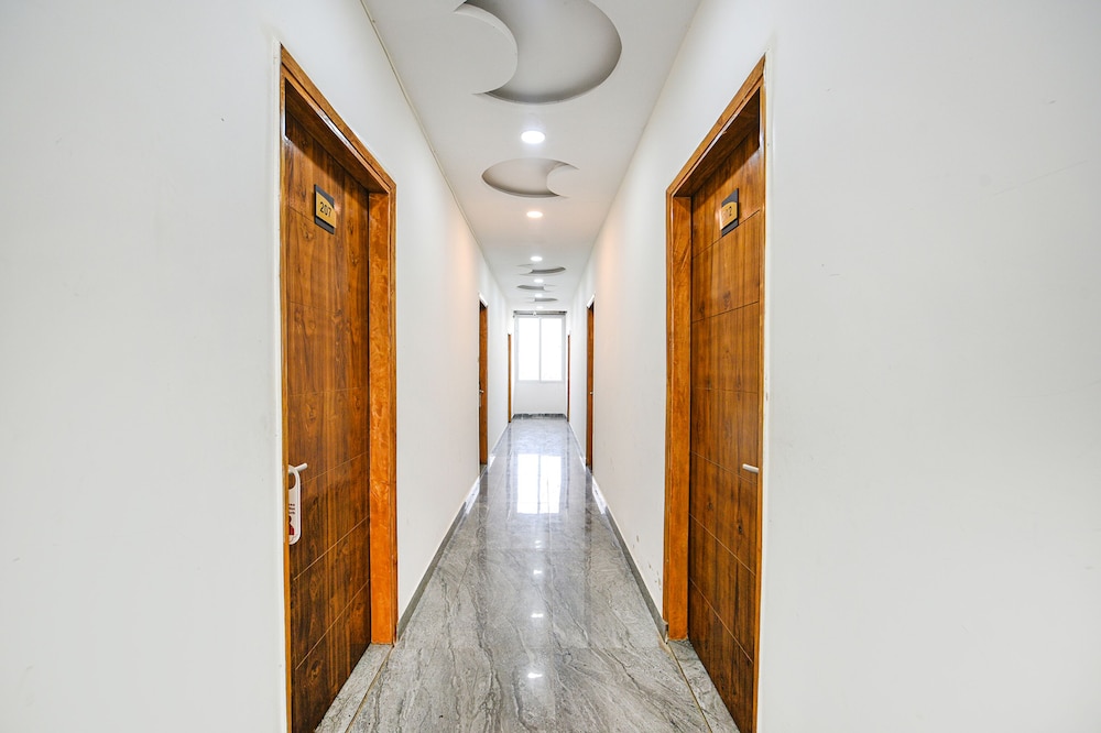 Fabhotel Radiant Blu — Noida — photo 2