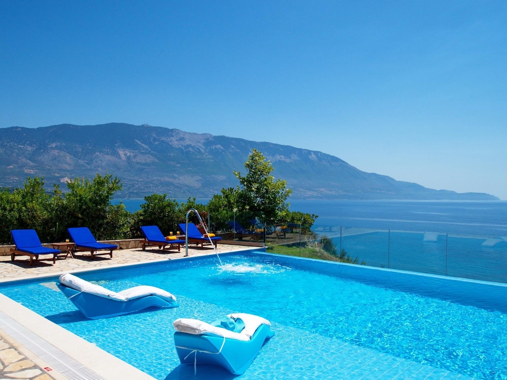 Villa Roberta Spartia Kefalonia — 4-Star Luxury Hotel in Kefalonia, Greece