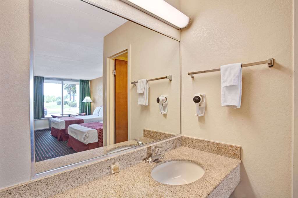 Days Inn by Wyndham Clarksville TN - photo 17