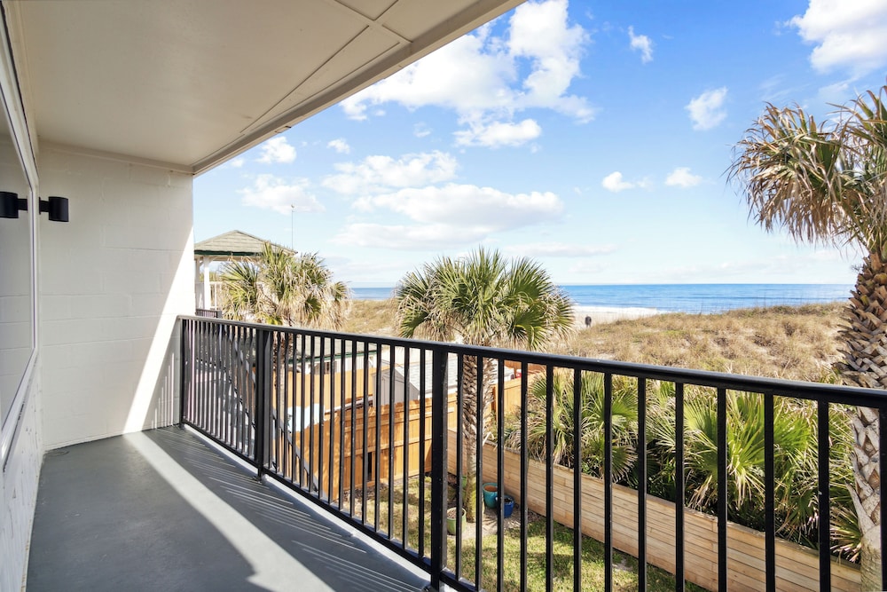 Seahorse Oceanfront Inn - photo 22