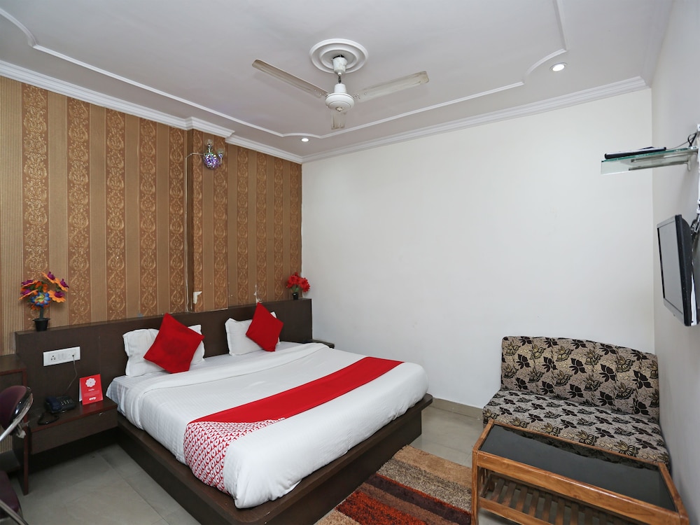 OYO 23428 Royal Regency - last minute hotel in Lucknow
